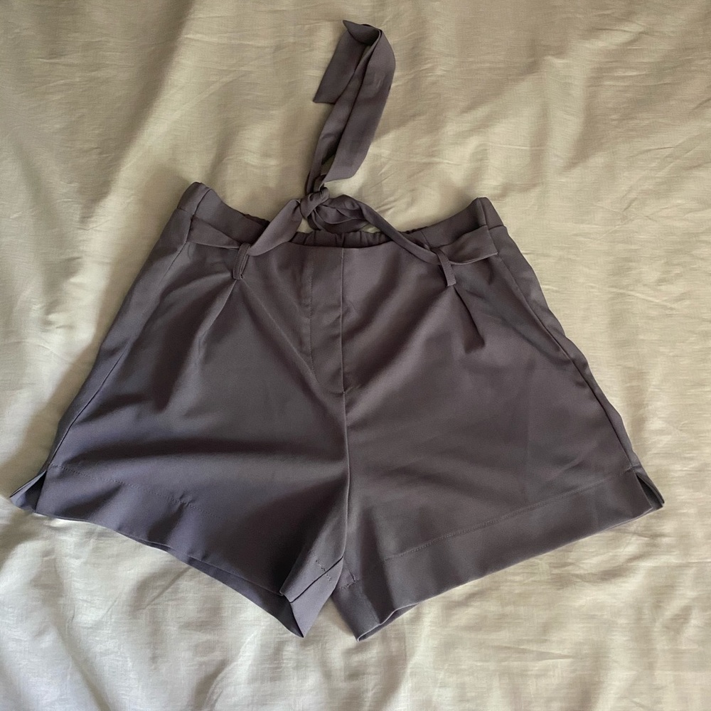 EUC Dusty lavender front tie dressy shorts large